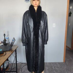 #723 XXL/20 leather/fox fur collar coat.